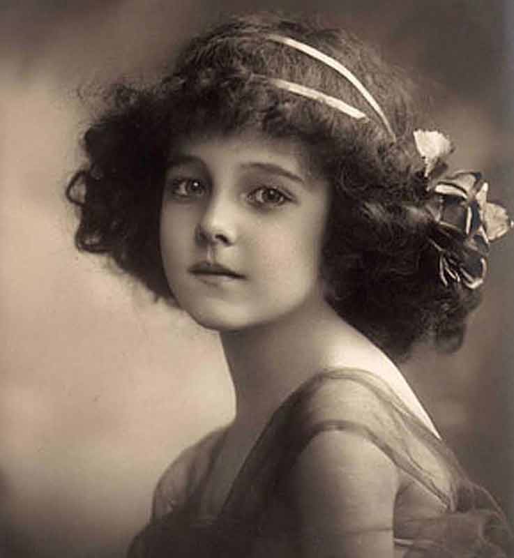 Портрет девочки на фото открытке начала 20 века