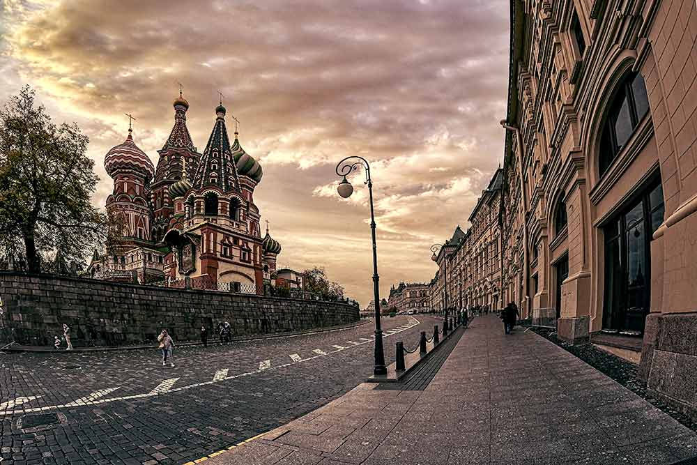 Город в объективе широкого угла