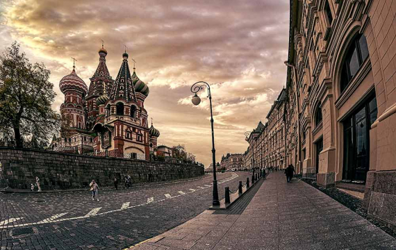 Город в объективе широкого угла